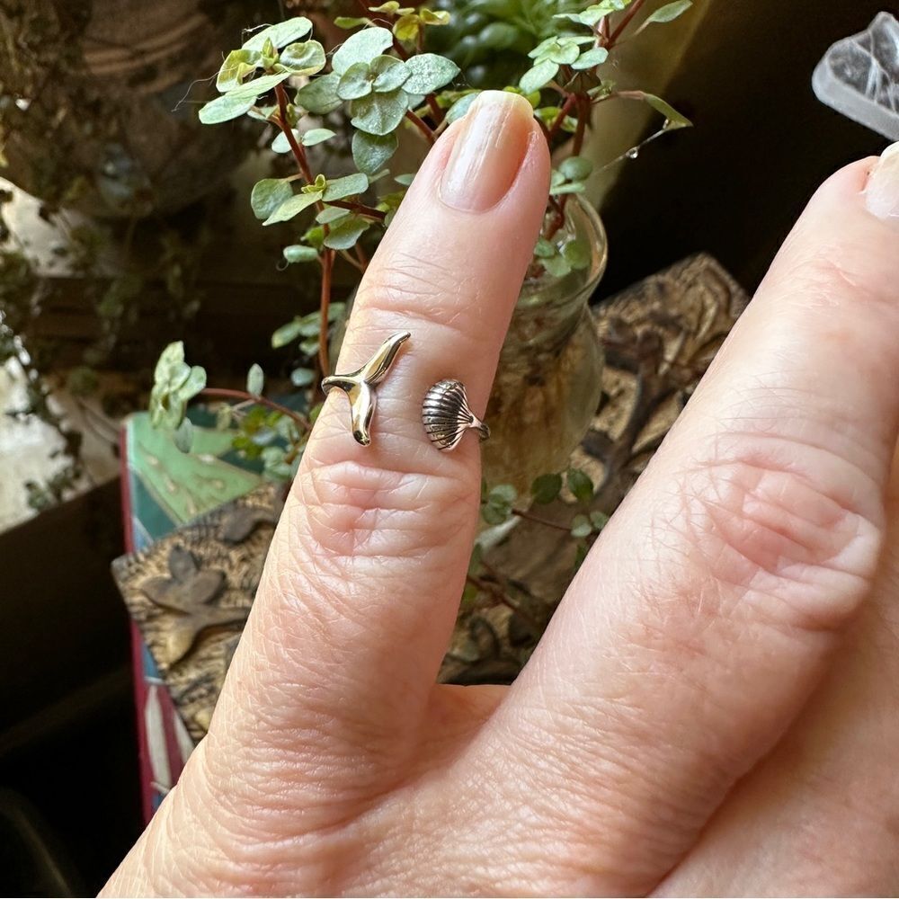 Fish Tail & Shell Sterling Silver Toe Ring - Picture 2 of 4